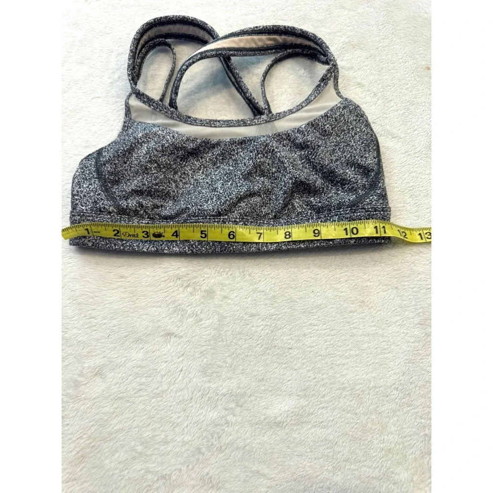 Lululemon Get Down Sports Bra in the Rio Mist‎ White Black colorway W2CD9S